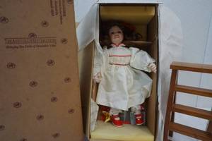 lot 37 image: Vintage Ashton Drake doll