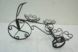 lot 38 image: Trike decor