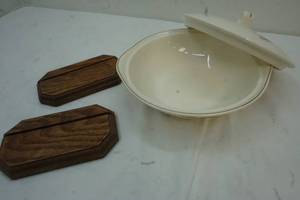 lot 40 image: Royal joci dish