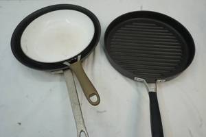 lot 42 image: skillets