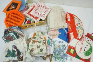 lot 50 image: Kitchen linens