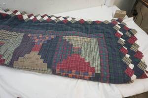 lot 54 image: Vintage quilt
