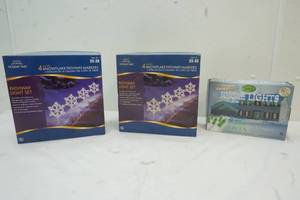 lot 62 image: Outdoor Christmas lights