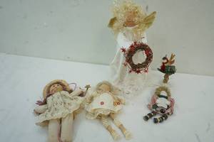 lot 75 image: Angels