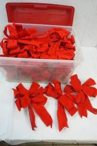 lot 83 image: Christmas bows