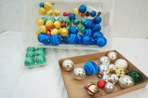 lot 82 image: Vintage Christmas ornaments