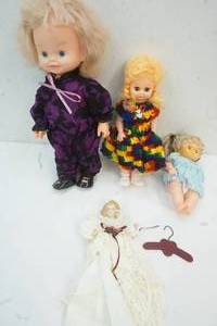 lot 89 image: Dolls