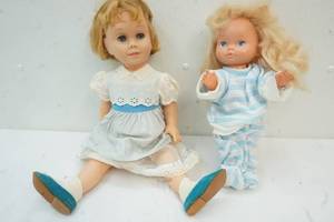 lot 97 image: Vintage dolls