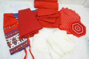 lot 100 image: Table linens