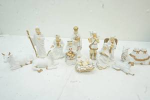 lot 106 image: Porcelain nativity set