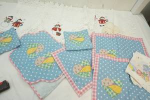lot 118 image: holiday linens