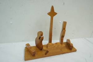 lot 123 image: Nativity scene