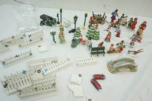 lot 125 image: Holiday village accessories