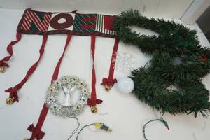 lot 133 image: holiday decor