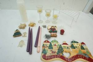 lot 141 image: holiday decor