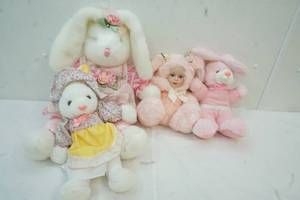 lot 148 image: Easter decor