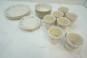 lot 151 image: Corning ware dish set