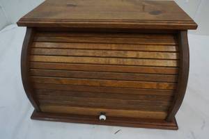 lot 167 image: Bread box