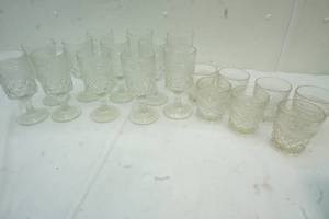 lot 198 image: Glassware Cups