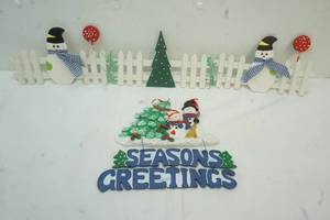 lot 206 image: Christmas Decor