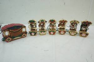 lot 208 image: Christmas Decor