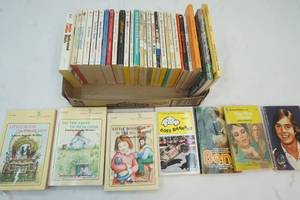 lot 216 image: Vintage Books