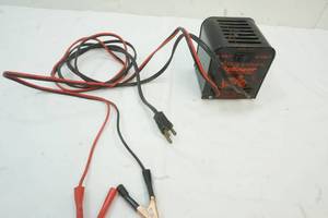 lot 223 image: Battery Charger