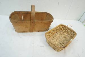lot 239 image: Home Decor