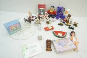 lot 245 image: Variety of trinkets, ornaments