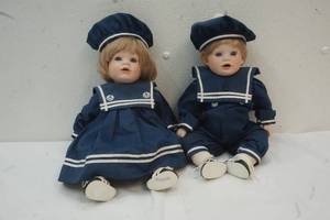 lot 293 image: Decorative Doll