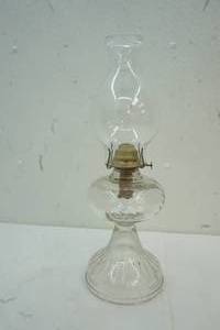 lot 316 image: Glass oil lamp with Chimney