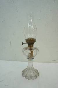 lot 317 image: Glass oil lamp with chimney