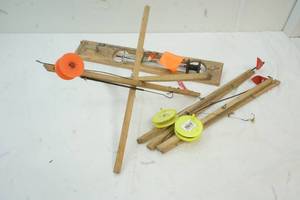lot 346 image: 4 Pop up Ice fishing