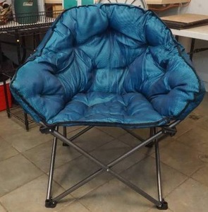 lot 370 image: Oversized cushion folding chair
