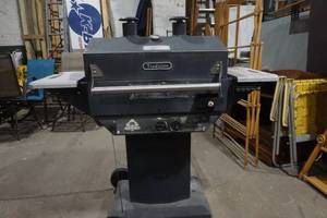 lot 371 image: Tradition grill