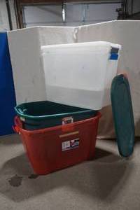 lot 392 image: storage totes