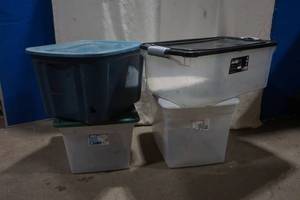 lot 399 image: storage totes