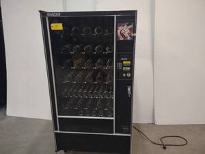 lot 11 image: Automatic Products Model Snack Shop...