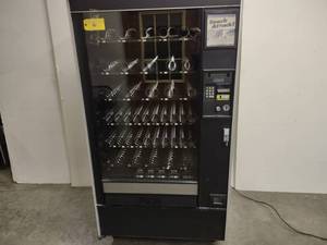 lot 6 image: Automatic Products Model Snack Shop...