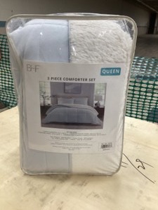 lot 37 image: New Queen Size Easton Sherpa Fleece 3-piece Comforter Set - Super Nice  Heavy Warm