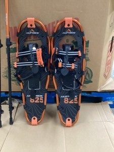 lot 97 image: Cascade ALPTREK 825 Snowshoe Kit Sawtooth Angular Frame Large 8 x 25 200 lbs