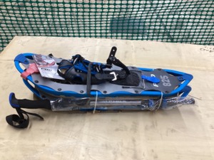 lot 99 image: Cascade Alptrek Pro 825 Medium Snowshoesw Poles & Bag