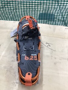 lot 100 image: Cascade ALPTREK 825 Snowshoe Kit Sawtooth Angular Frame Large 8 x 25 200 lbs