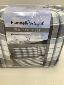 lot 137 image: Flannel of Portugal - 4 Piece Full Size Flannel Sheet Set - New