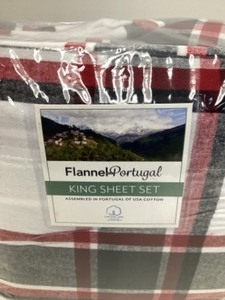 lot 138 image: Flannel of Portugal - King Size 4 Piece Flannel Sheet Set - New  Zipper tie broken - not removed from packaging