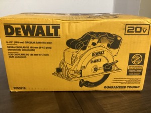 lot 28 image: DEWALT 20V MAX Cordless 6.5 in. Sidewinder Style Circular Saw (New open box)