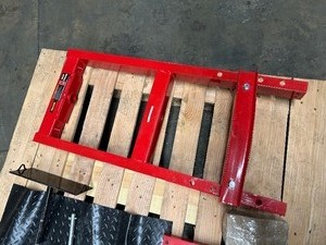 lot 60 image: VEVOR Hydraulic Shop Press 6 Ton H-Frame Hydraulic Press (Costumer return untested) Look at pictures of bar may have some damage