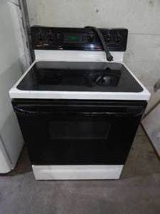 lot 1 image: kenmore 220v electric glass top stove