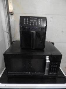 lot 2 image: calphalon microwave and rozmoz airfryer