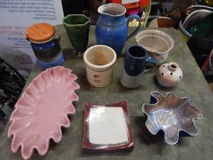lot 23 image: pottery, redwing, royal hagar